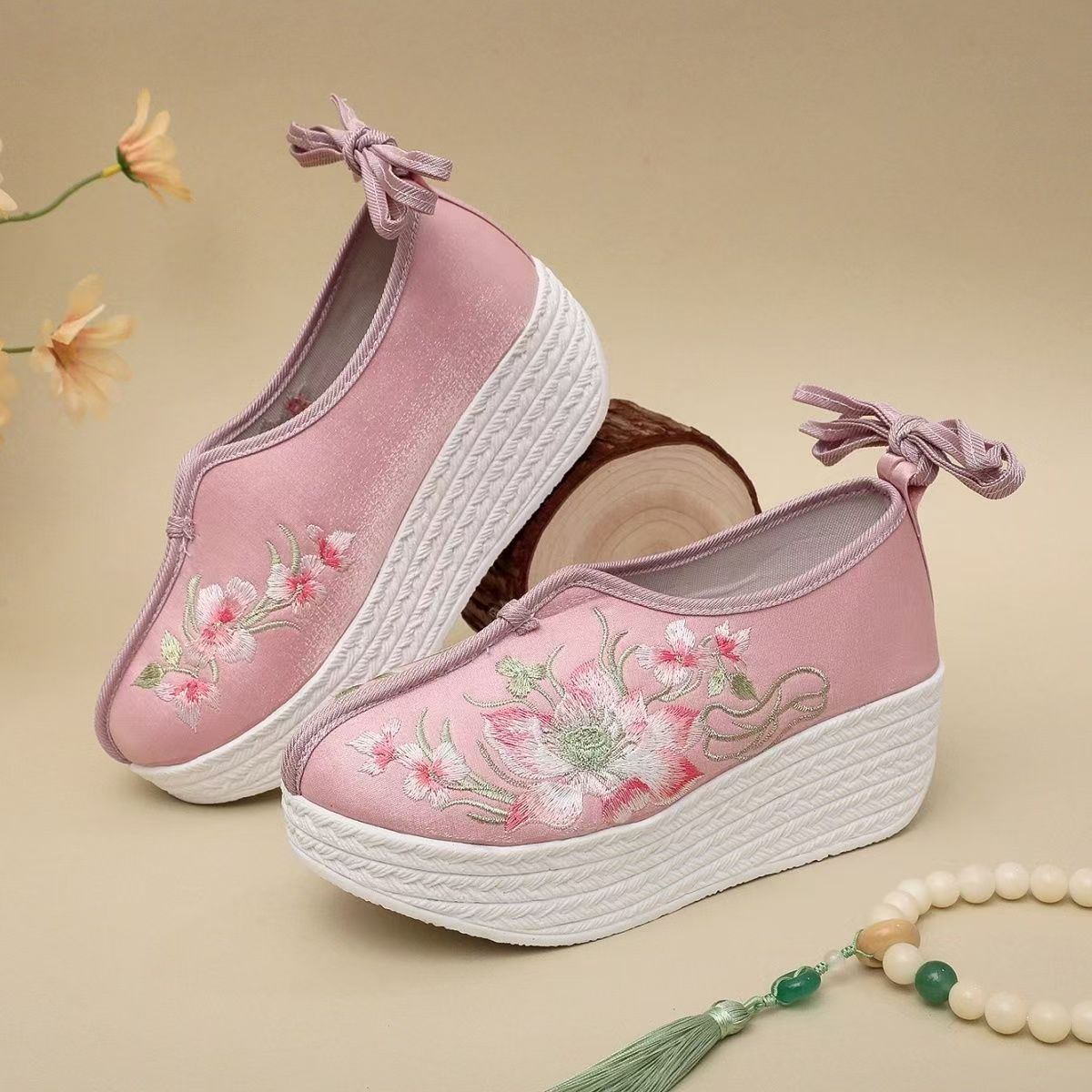 Embroidery Lace - Chaussures compensées brodées style ethnique pour