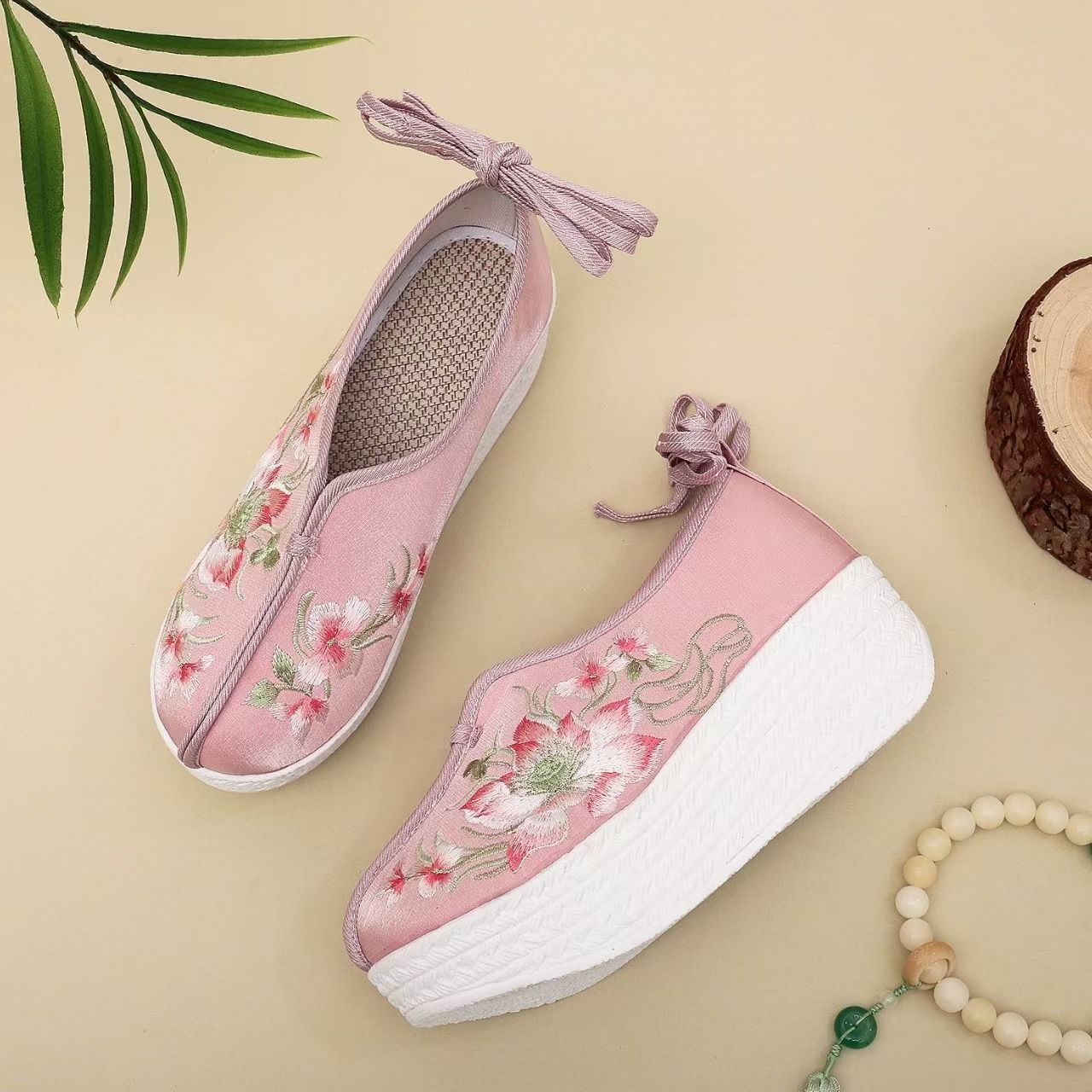 Chaussures compensées brodées  - Embroidery Lace avis et prix