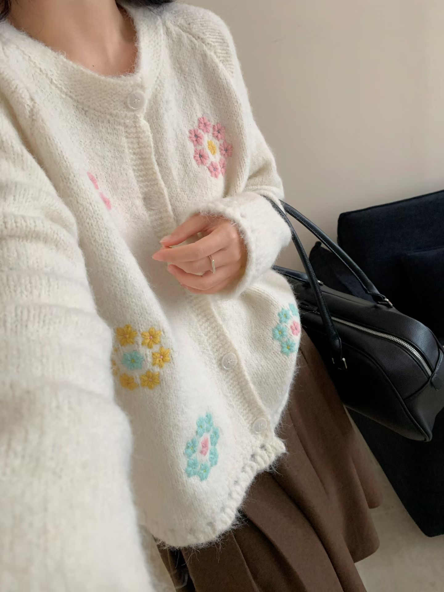 Cardigan en tricot doux et con - Embroidery Egg avis et prix